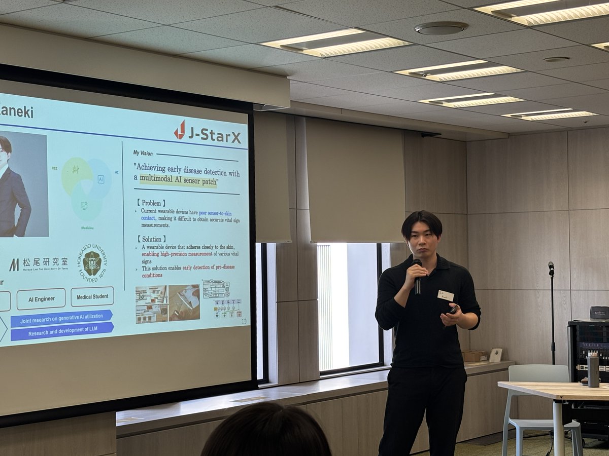 JETRO_jgc's tweet photo. 【📢学生Bio/Medicalコース決起会】J-StarX いよいよ学生起業家たちが米国へ挑戦！ 🚀

約3週間の国内研修を終えた学生たちが2/17～3/8の3週間にわたって米国 ボストン・ニューヨークで実施される海外派遣プログラムに参加します 👨‍🎓👩‍🎓

本プログラムでは、バイオ・メディカル分野💊の最先端の地であるボストン・ニューヨークにて、起業家のビジネス成長を支援し日米のエコシステムを繋ぐCIC Japan Deskが設計するプログラムを受講します。
現地での学習を通して、起業家精神や当該分野の知識を獲得し、自身のビジネスアイデアのアップデートを目指すプログラムです✨

2/12に本プログラムの決起会を開催し、英語で自己紹介ピッチを行い、渡航先でのネットワーキング時に自身のビジネスアイデアを伝え、ディスカッションするための最終演習をしました🗣️

さらに、会の終盤には参加者同士がビジネスアイデアを伝え合うネットワーキングが実施されました🤝

学生の皆さんからは

🗣️「多様なスキルセットを持った人が集まっているため、参加者間で協同して事業を行いたい」

🗣️「ビジネスアイデアを実際のビジネスに昇華するための方法を学習したい」

といった声が上がっていました👩‍🎓👨‍🎓

緊張と期待に胸を膨らませ、日本の若き起業家たちが海外に飛び出します！ 🚀

#JETRO #JStarX #学生 #Biomedical #Bio #Medical