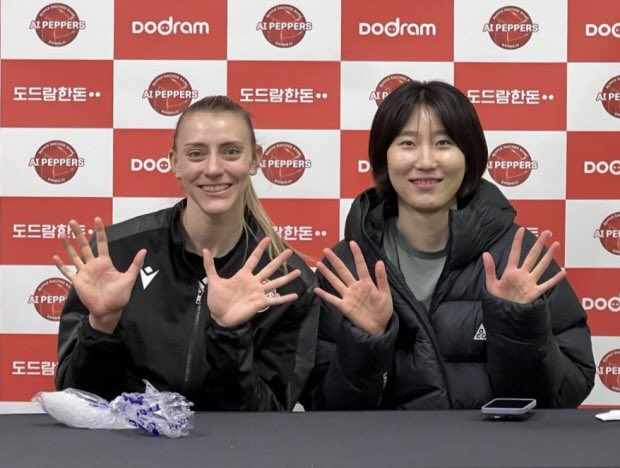 창단 첫 ‘10승 벽’ 깬 페퍼스…박정아 “팀원들 잘해서 승리” m.kwangju.co.kr/article.php?ai…

“‘10승’이라는 작은 목표를 달성했으니 새로운 목표를 설정해 이루는 게 중요하다. 지금 상황에서는 다음 경기를 이기는 게 다음 목표”라고 덤덤하게 말했다.