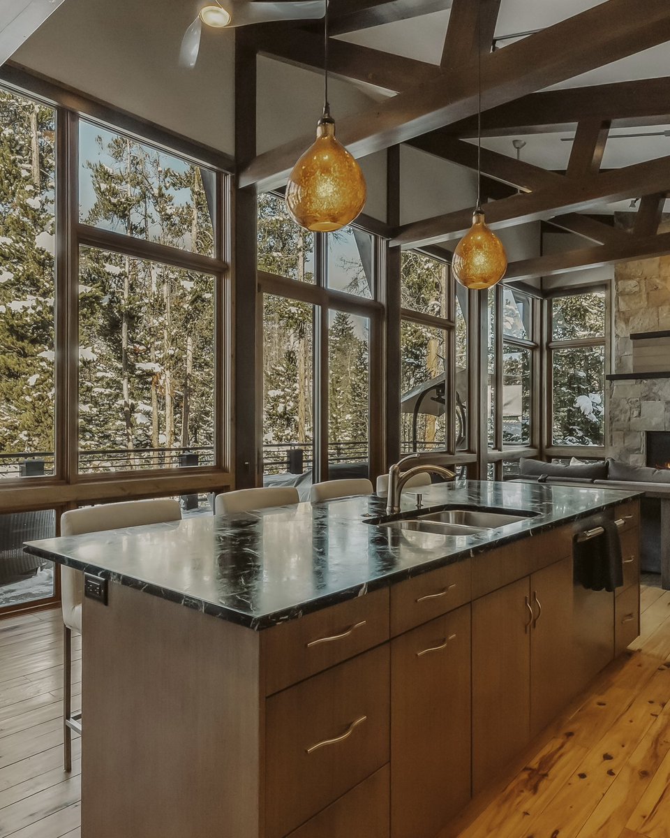 InvitedHome's tweet image. Cozy corners and endless views. Who’s claiming the best seat by the fire?

See More:
invitedhome.com/vacation-renta…