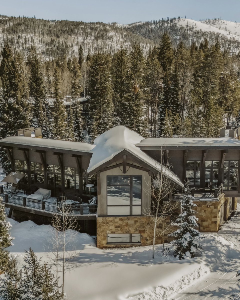 InvitedHome's tweet image. Cozy corners and endless views. Who’s claiming the best seat by the fire?

See More:
invitedhome.com/vacation-renta…