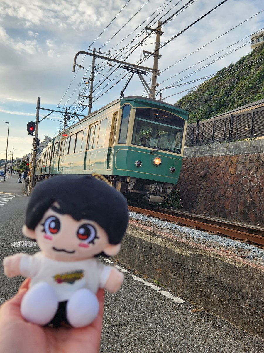 boum3333's tweet photo. 湘南モノレールはアトラクション感あって好き
江ノ電は昔はのんびりしていたなぁ
いつ来ていたの😢
#GQdrive https://t.co/Bwz8FfQ474