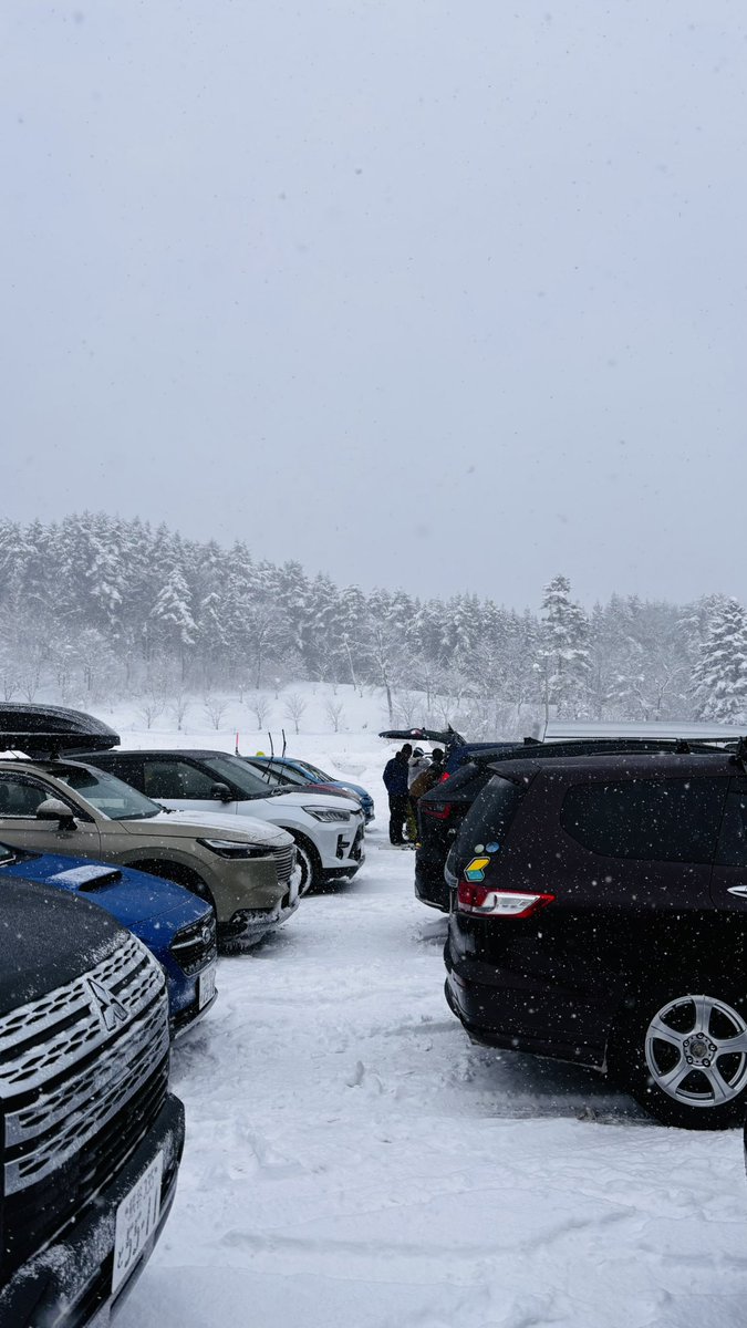 ssd9912's tweet photo. 本日は水上で幼稚園のお別れ遠足の撮影です。
水上この時期にしては雪すごい https://t.co/GPogZY4Ldf