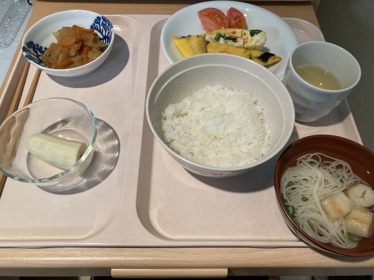 PelFfe's tweet photo. 入院1日目夜ご飯（普通食）
入院2日目術後ご飯（7部粥）　朝・昼絶食
入院3日目朝ご飯（全粥）

少し口は開けにくいけど、噛んだり飲み込んだり普通にできます🍚 https://t.co/FafQgq2hDX