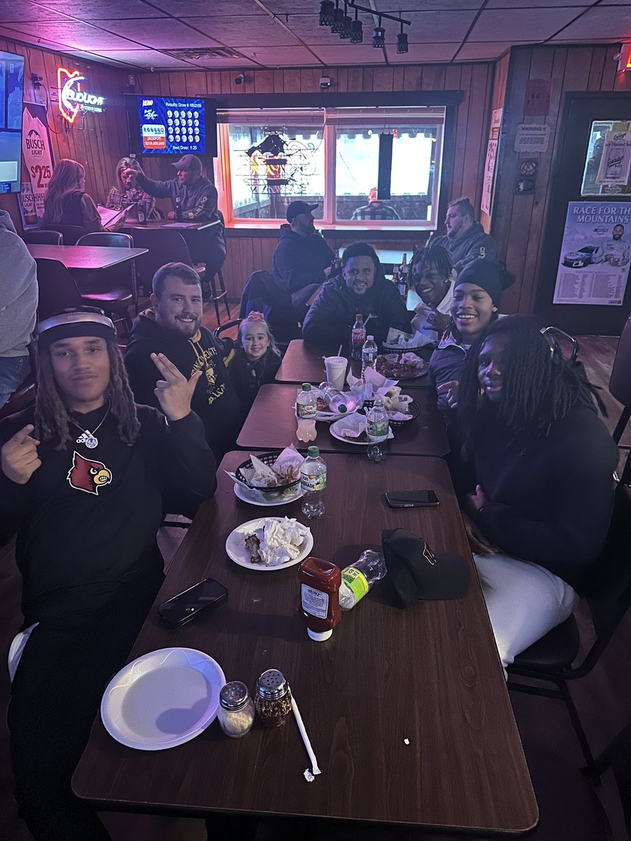 Darren Junior Recruiting Source LLC. (@djrswework) on Twitter photo Was a great opportunity to celebrate <a href="/AidenJonesOH/">Aiden “Rocky” Jones</a>, and <a href="/2JordanMathews/">jordan mathews</a> signing today. We had a great dinner at Galloway Tavern it was good eats, and great hospitality! Go Cougars. <a href="/5emonismith/">Emoni Smith</a> <a href="/D1_Mere3/">Germere Sanchez</a> Was a great opportunity to celebrate <a href="/AidenJonesOH/">Aiden “Rocky” Jones</a>, and <a href="/2JordanMathews/">jordan mathews</a> signing today. We had a great dinner at Galloway Tavern it was good eats, and great hospitality! Go Cougars. <a href="/5emonismith/">Emoni Smith</a> <a href="/D1_Mere3/">Germere Sanchez</a>