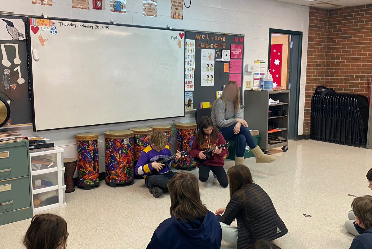 Students in 5th grade spent their music class practicing two songs on the ukulele. We ended our class with a lovely performance!🎵🎶