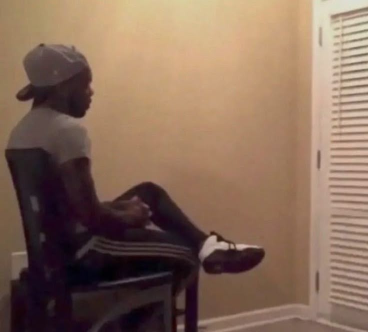 Olá moots 🕊️ vou dar moved dessa conta depois vou dessa , mas quem quiser continuar sendo moots etc não perder o contato pede aqui que eu mando a conta nova na dm 🤘🏻