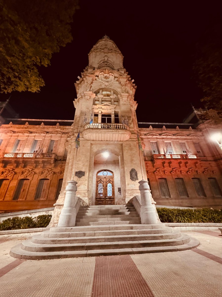 fsusbielles's tweet photo. Conmocionados y entristecidos por el asesinato de la familia Bibas, iluminamos el @MunicipioBahia de color naranja.

Nuestro acompañamiento a sus seres queridos y a toda la comunidad judía en este momento tan duro. 

Basta de violencia y terrorismo. https://t.co/evhdkTBjUm
