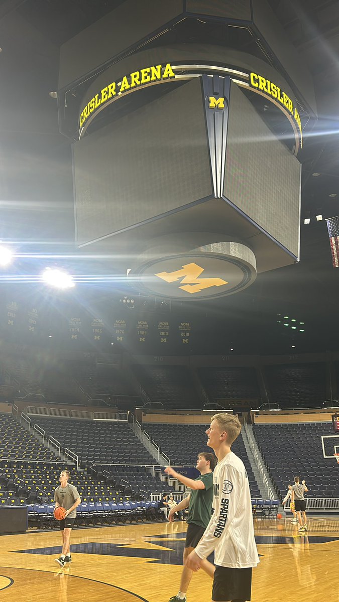 MSU MBB Managers (@spartanhoopsmgr) on Twitter photo 📍 Ann Arbor 📍 Ann Arbor