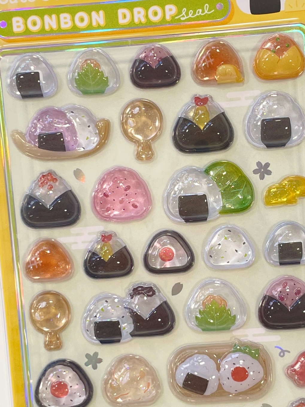 ⠀ ボンボンドロップシールの新シリーズ 「和柄」12種類が新登場🍣 とってもキュートな 日本らしいモチーフが勢ぞろい✨ ボンボンドロップシール公式アカウント  @bonbon_drop から 明日 1/28(火)に 12種類の詳細をお知らせします🌸 ボンボンドロップシール 正規品 和柄 桜 おにぎり 寿司 和食 食品 シール