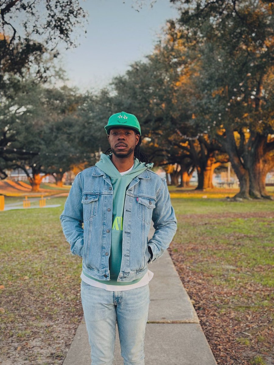 jerktherobot's tweet image. I wondered if all these different shades of Green would go well2gether, then I said2myself “Joshua, even if they don’t, u dress better than90%of the muthafuckas onThis app.” But I digress…
Day20of @JerLisa_Nicole’s #BHMKOTD challenge “Rocks”
#KOTD
Salehe Bembury x 530
#BHMKOTD25