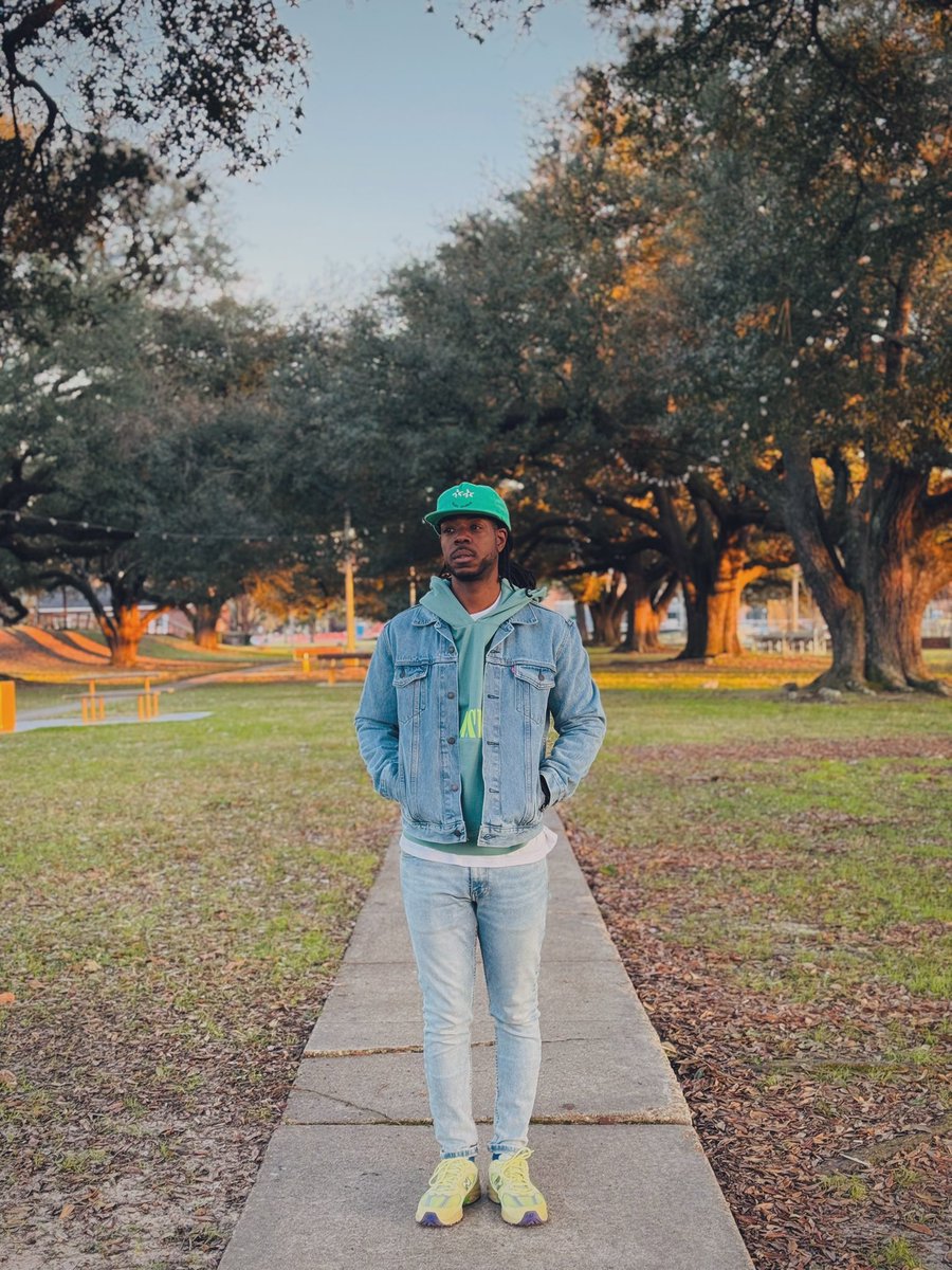 jerktherobot's tweet image. I wondered if all these different shades of Green would go well2gether, then I said2myself “Joshua, even if they don’t, u dress better than90%of the muthafuckas onThis app.” But I digress…
Day20of @JerLisa_Nicole’s #BHMKOTD challenge “Rocks”
#KOTD
Salehe Bembury x 530
#BHMKOTD25