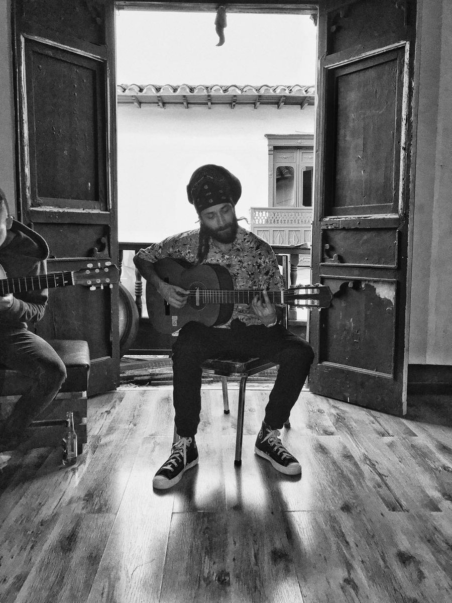 Suenan melodías que dicen: todo va a estar bien! 💚💛❤️
#DeBrucesAMí #reggae