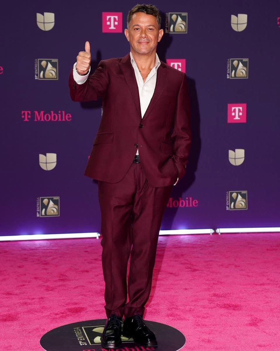 .<a href="/AlejandroSanz/">Alejandro Sanz</a> nos va a deslumbrar con una actuación inolvidable 🎤✨ #PremioLoNuestro