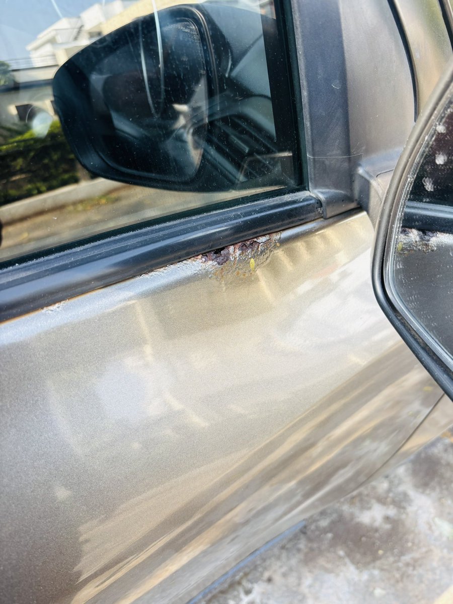 Ravinder_____'s tweet image. Disappointed with the paint quality of my swift car—already rusting in just 3 years! Expected better durability from a trusted brand. @Maruti_Corp , any solution for this? #MarutiSuzuki #RustIssues "