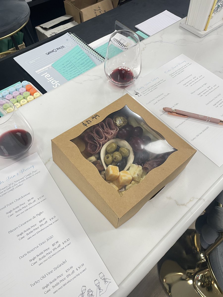 MamaPanda2270's tweet photo. #LuckyFlight #Winetasting #taster #wine #alabama https://t.co/TYQAJa4iWn
