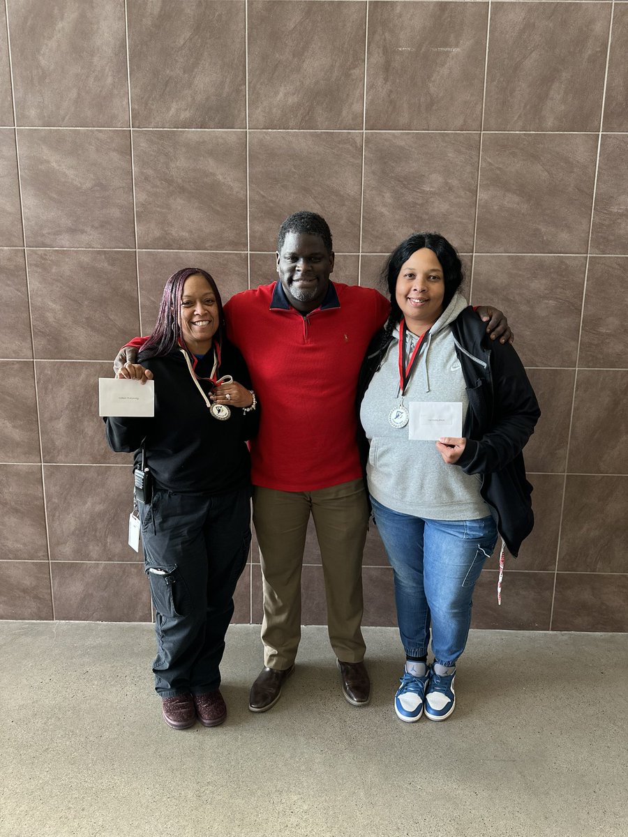 CSOSUAVE17's tweet photo. These last couple of days of celebrating with our wonderful staff and students have been tremendous. We celebrated staff members that have 10,15,20 yrs of service. Our Everyday Heroes and ended with our Black History Celebration. Love our staff #BengalExcellence @dentonisd https://t.co/NdqE9rzi87
