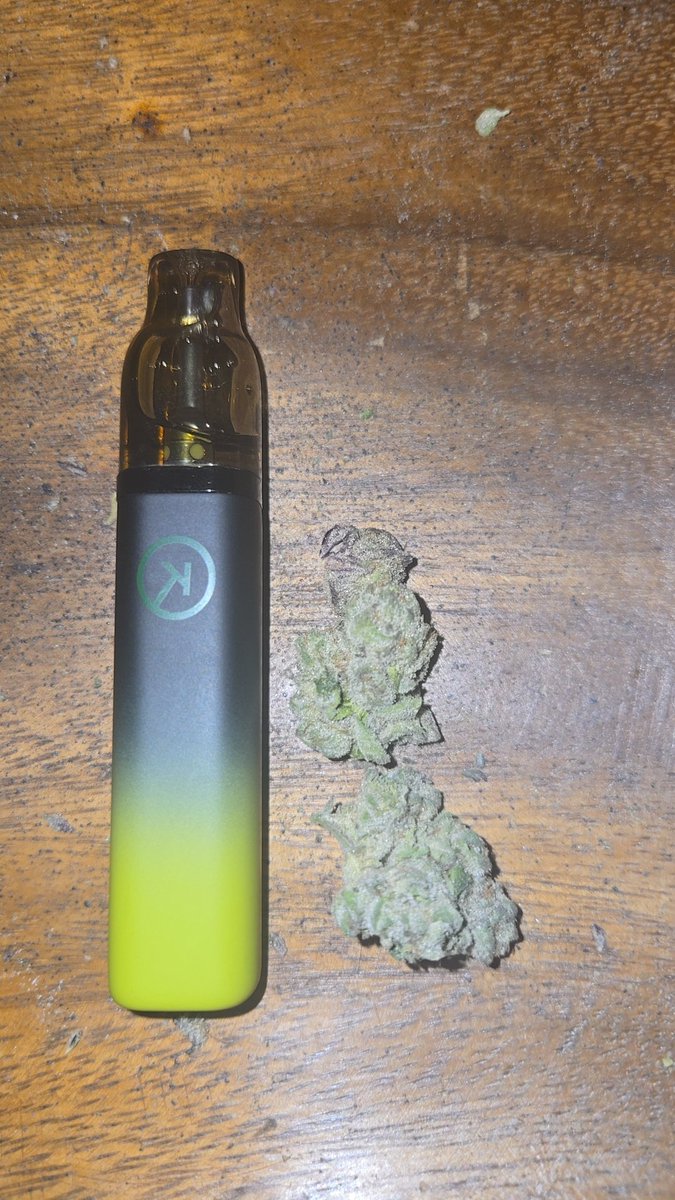 KingKrondo's tweet image. #Oklahoma stank 2g #Kosmik blkhole na mini #blunt for my afta #dinner #snack