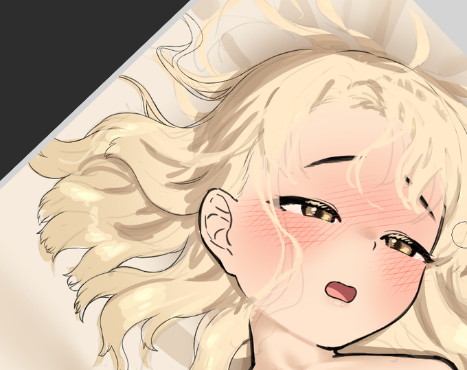 髪の毛を整えてる 