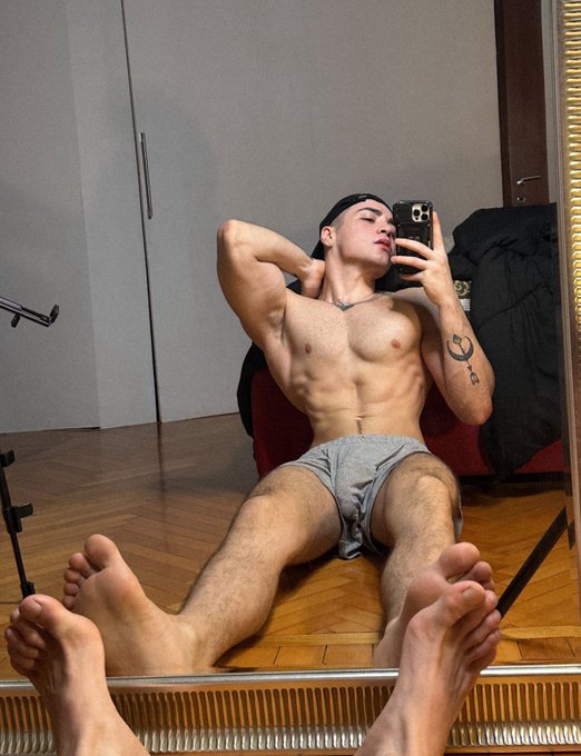 1 pic. soft vs hard ?️ https://t.co/CIBRIjT62Q