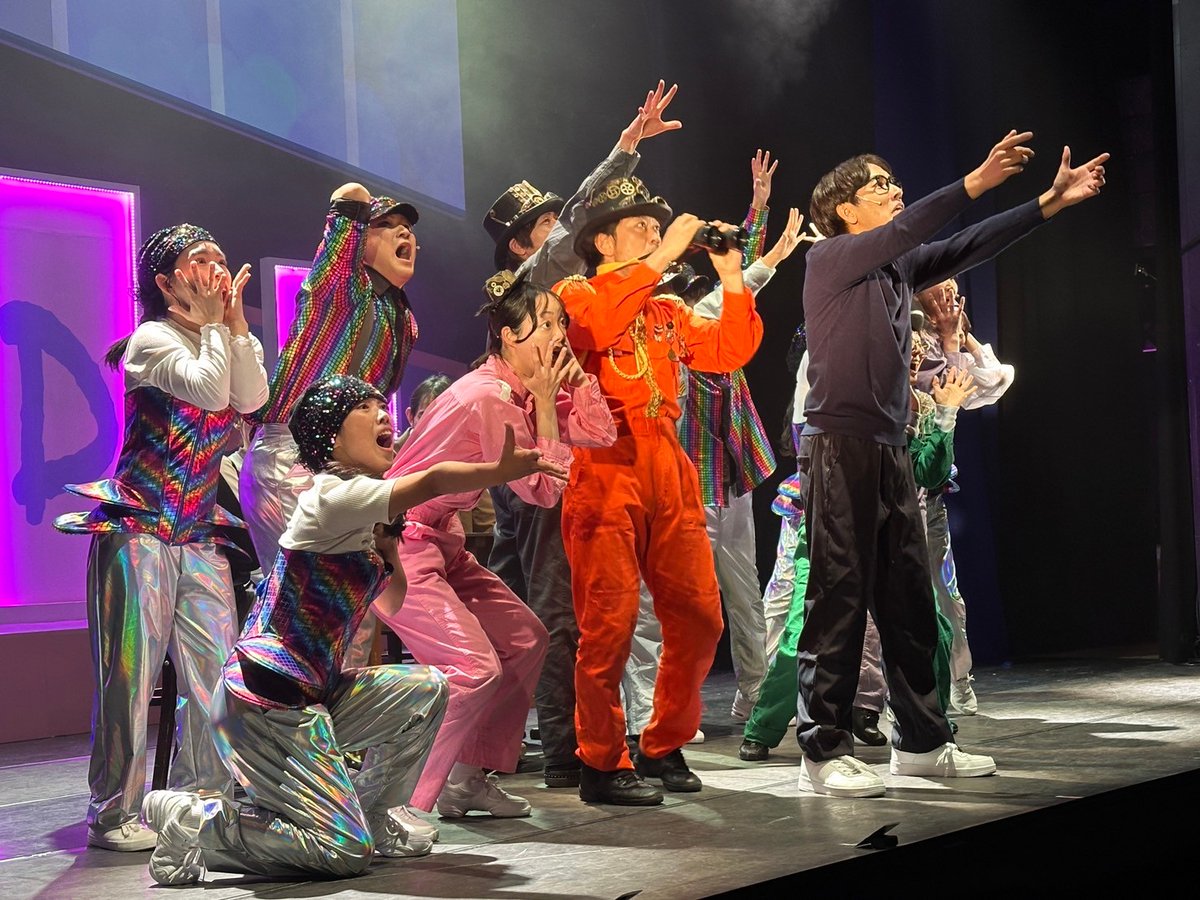aoshimarin's tweet photo. 『#ボディ』お客様が入るとやっぱりコメディは楽しい。昨日は本番中、娘から発熱したと連絡が来て帰ると高熱で苦しそうだ。「寝る」と寝室に向かう娘。いろいろどうすべきか考えたけど、朝、ケロッと元気になり踊りながら現れ、学校に行った。ありがとう！最強な免疫細胞たち！ https://t.co/Ou7Z9JSisR