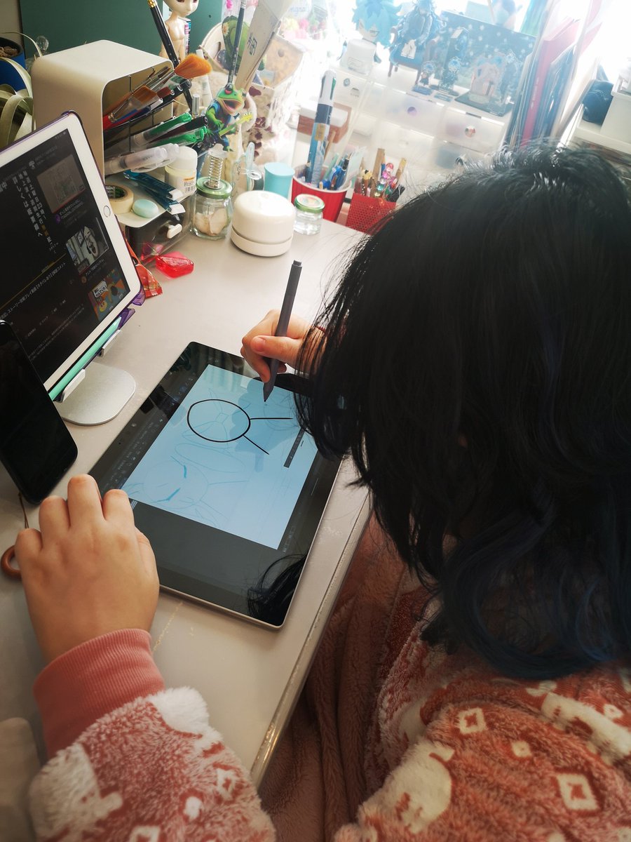 昨日渡したSurfaceをすっかり使いこなし朝早くから制作始めるMAYUPY
パジャマですけど

#mayupyepic
#Surface 
#mind