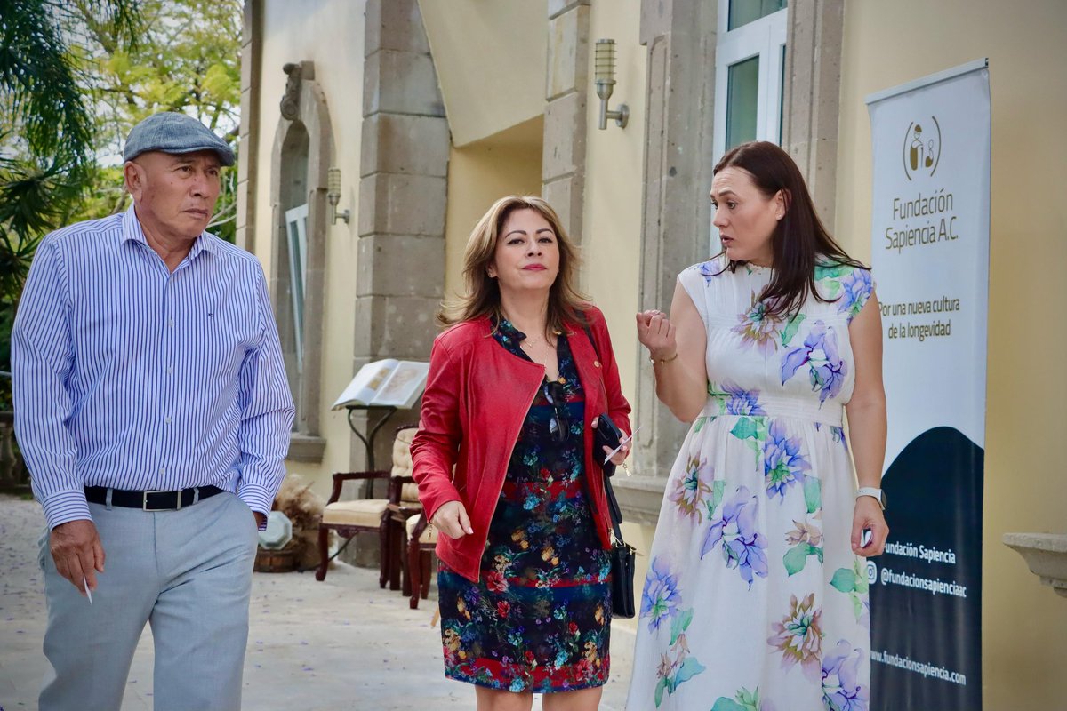 LucyMezaGzm's tweet photo. A invitación de la Fundación Sapiencia, asistimos a una importante reunión para respaldar, con fondos, a los asilos de personas mayores, Casa Hanss y El Buen Señor de Mazatepec. Sin duda, una buena causa humanitaria en beneficio de nuestros viejitos.🙌🏻❤️🇲🇽 https://t.co/CAjsw4vjb6