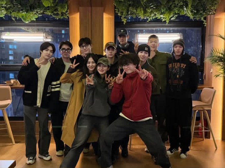 kth_foxglove13's tweet photo. Beberapa detik nyari cha woomin ternyata dia yg disamping soohyun wkwk. Panglingnya ada bgt karna rambut 😭😂
Akhirnya anggota ngumpul lebih banyak + ada minhyun jugaa
#스터디그룹 #StudyGrup #차우민 #ChaWoomin https://t.co/0oxpVQdGQU