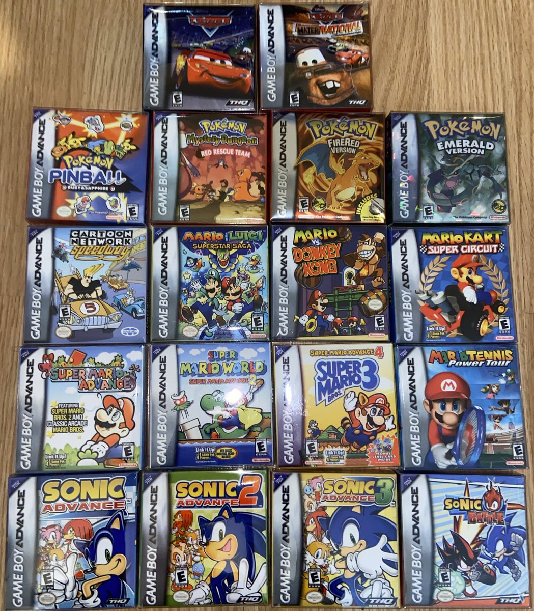 Vantoxify's tweet image. shoutout to @MiniBoxGaming64 for making these mini cases giving collectors an easy way to have their collection on a shelf