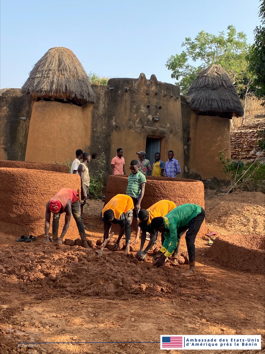 USEmbassyBenin's tweet photo. Les maisons 'Tata Somba' à Natitingou, restaurées grâce à l'Ambassade des États-Unis et le WMF, préservent notre patrimoine. #USinBenin #Koutammakou #Natitingou #TataSomba #PreservationPatrimoine https://t.co/OuV9knkwRe
