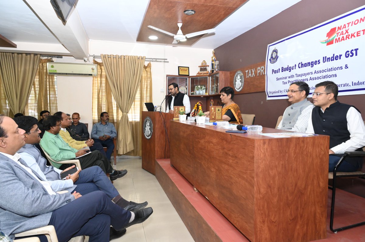 EXCISECGST's tweet image. Indore CGST Commissionerate organized an interactive session on 13.02.2025 in Indore on the changes proposed in Budget 2025 under GST. Shri Yogesh P Unde (JC) was present along with other CGST officers, various Trade Practitioner Association members and Taxpayers of Indore