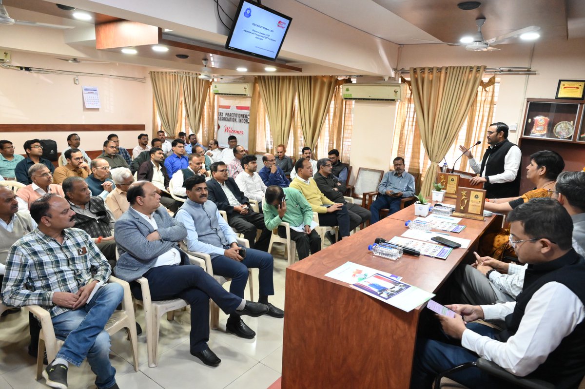 EXCISECGST's tweet image. Indore CGST Commissionerate organized an interactive session on 13.02.2025 in Indore on the changes proposed in Budget 2025 under GST. Shri Yogesh P Unde (JC) was present along with other CGST officers, various Trade Practitioner Association members and Taxpayers of Indore