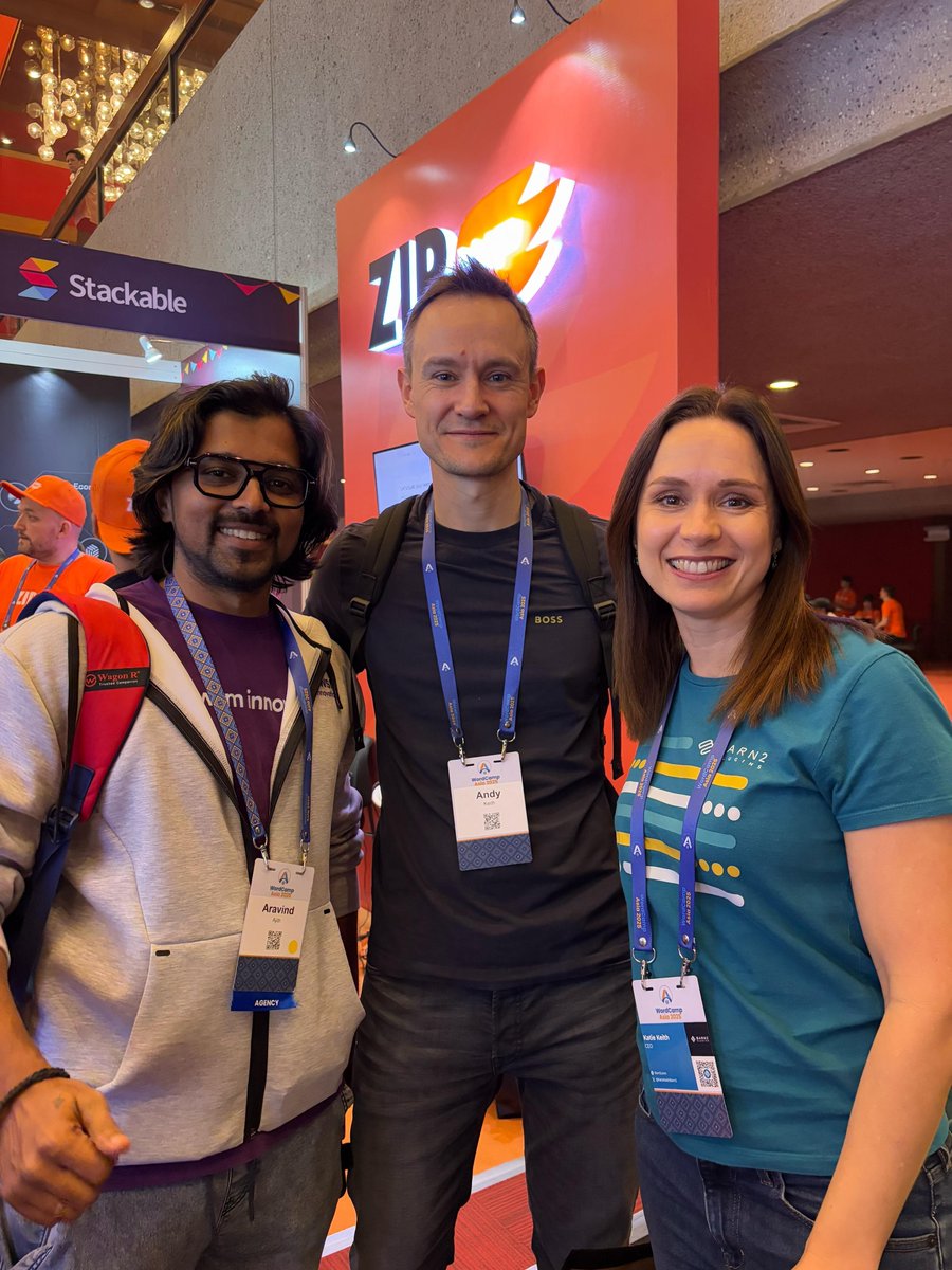Look who we found at #WordCampAsia! <a href="/KatieKeithBarn2/">Katie Keith</a> &amp; @Andy_Barn2 of <a href="/Barn2Plugins/">Barn2 Plugins</a> 😍  If you're here, be sure to say hi 🤝