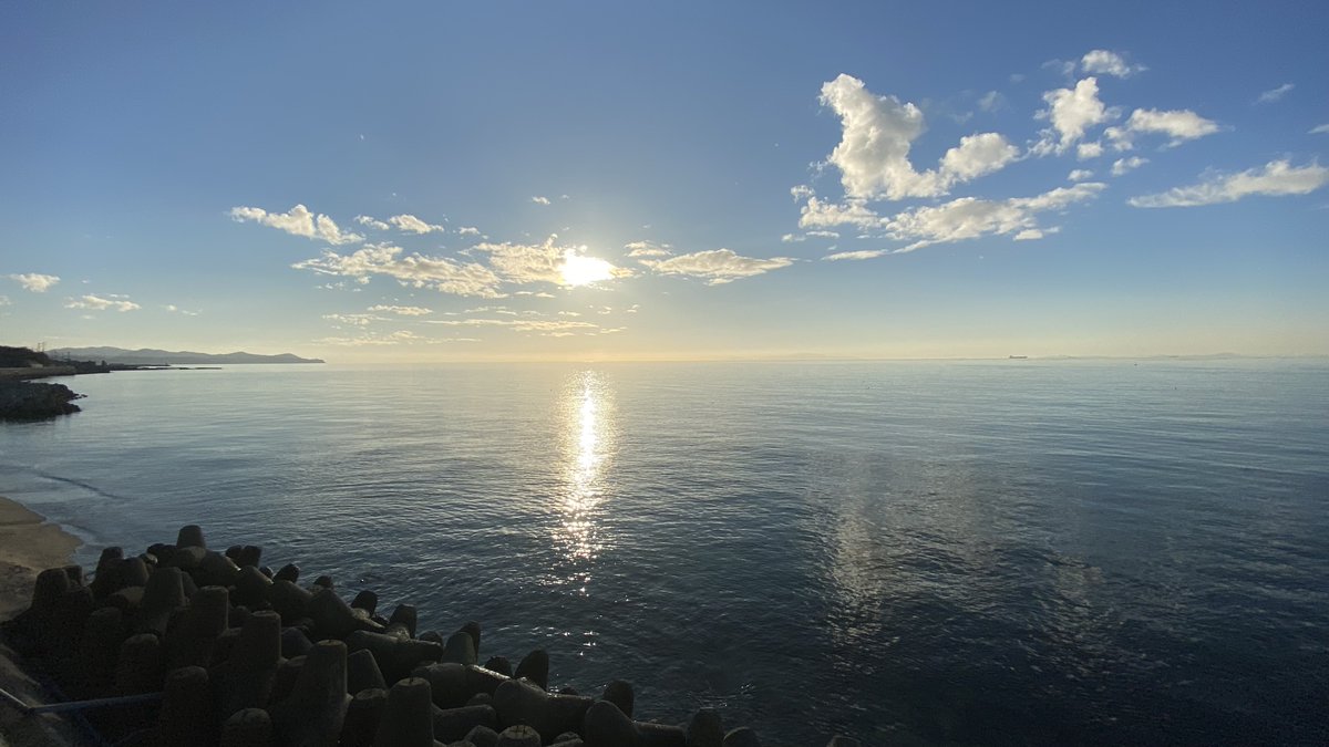 最近旅行に行けてないので…
ちょうど一年前の思い出を📷

去年の2月は淡路島に行ってました！
寒いなか渦潮を見るために船に乗ったり、
淡路島と言えば玉ねぎ🧅！を堪能したり、
なぜか瓦割り体験をしたり😂

とっても魅力いっぱいの地域でした！
今度はあたたかい時期に行きたいなぁ🏝️