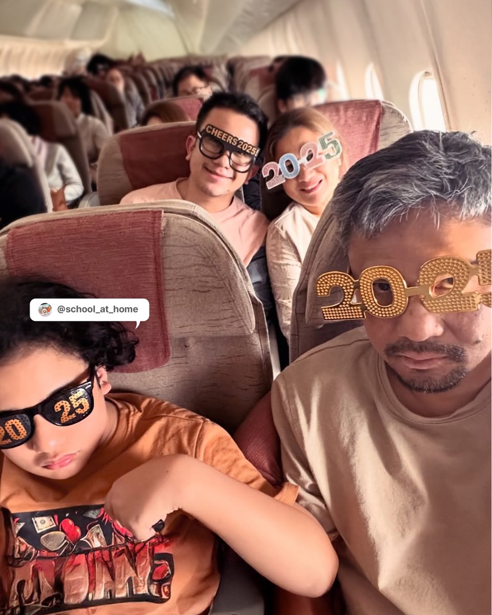아시아나항공 AsianaAirlines (@flyasiana) on Twitter photo 아시아나와 함께한 모두의 여행기
2월 21일은 모국어의 날 다양한 언어로 업로드해 주신 아시아나러버들의 가족 여행을 소개합니다
❛우리들의 행복한 시간❜
❛飛行機デビュー ♡+176❜
❛Our first flight of 2025 is homeward bound❜
📷 @hozzang___1994 @siwoo_mommy_ <a href="/school_at_home/">School@Home</a> 아시아나와 함께한 모두의 여행기
2월 21일은 모국어의 날 다양한 언어로 업로드해 주신 아시아나러버들의 가족 여행을 소개합니다
❛우리들의 행복한 시간❜
❛飛行機デビュー ♡+176❜
❛Our first flight of 2025 is homeward bound❜
📷 @hozzang___1994 @siwoo_mommy_ <a href="/school_at_home/">School@Home</a>