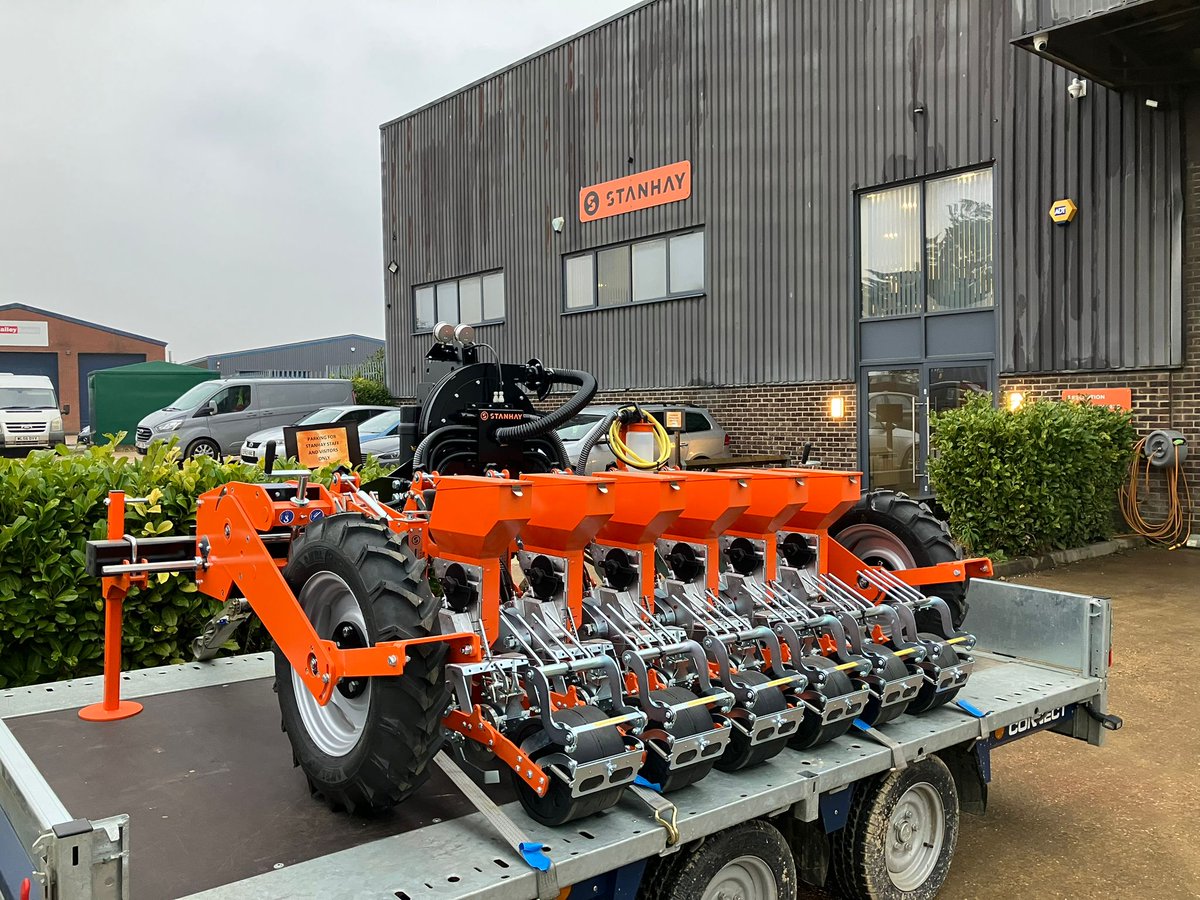 Another X30 heading out of the factory, ready to hit the fields of Norfolk!

1 BED
6 ROWS
12 LINES OF SEED

🚜💨🧅🧅🧅

 #MadeGreatInBritain #PrecisionDrilling #PrecisionPlanting