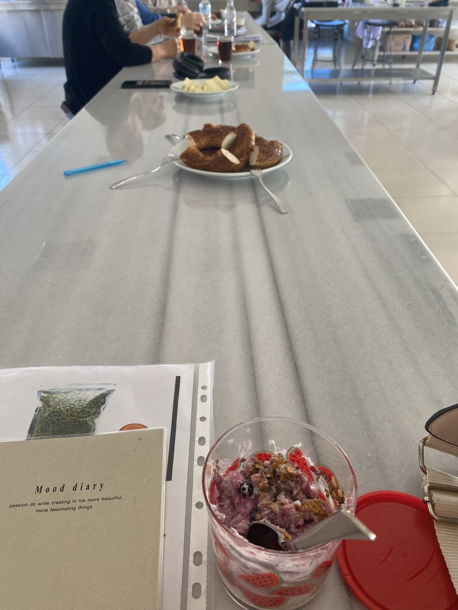 Diyete başladığım ilk günün sabahı bizim sınıf🥲