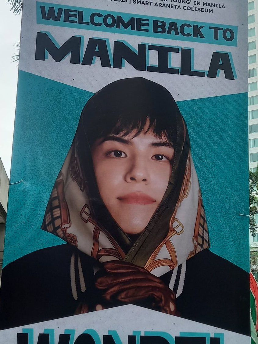 jjinsauce's tweet photo. kamukha niya si mama mary #DAY6_3RD_WORLDTOUR_Manila https://t.co/F65PAM6177