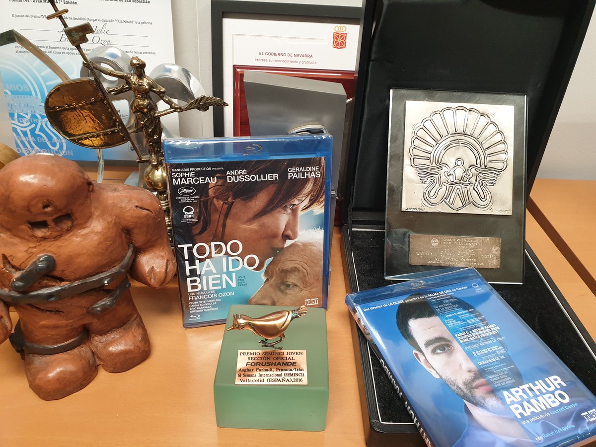 Golem Distribución (@golemfilms) on Twitter photo Aquí os traemos los últimos dos blurays de esta tanda, muy bien acompañados😉
💿#TodoHaIdoBien <a href="/francois_ozon/">François Ozon</a>
💿#ArthurRambo #LaurentCantet 🖤
Pero, atención, que... ¡aún hay más!🙌 Aquí os traemos los últimos dos blurays de esta tanda, muy bien acompañados😉
💿#TodoHaIdoBien <a href="/francois_ozon/">François Ozon</a>
💿#ArthurRambo #LaurentCantet 🖤
Pero, atención, que... ¡aún hay más!🙌
