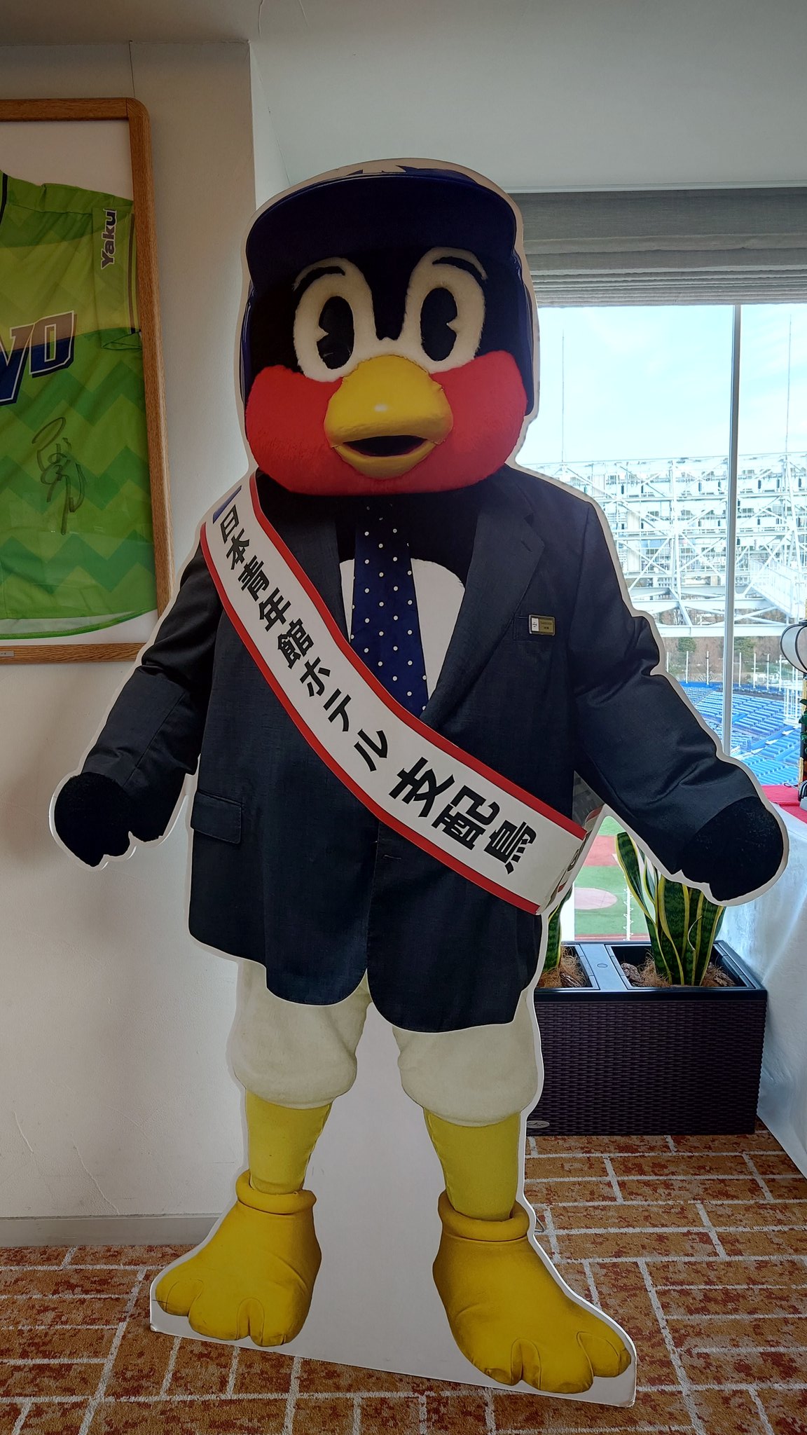 お座りつば九郎　日本青年館ホテル　支配鳥Ver. Amazon.co.jp: お座りつば九郎 日本青年館ホテル 支配鳥Ver