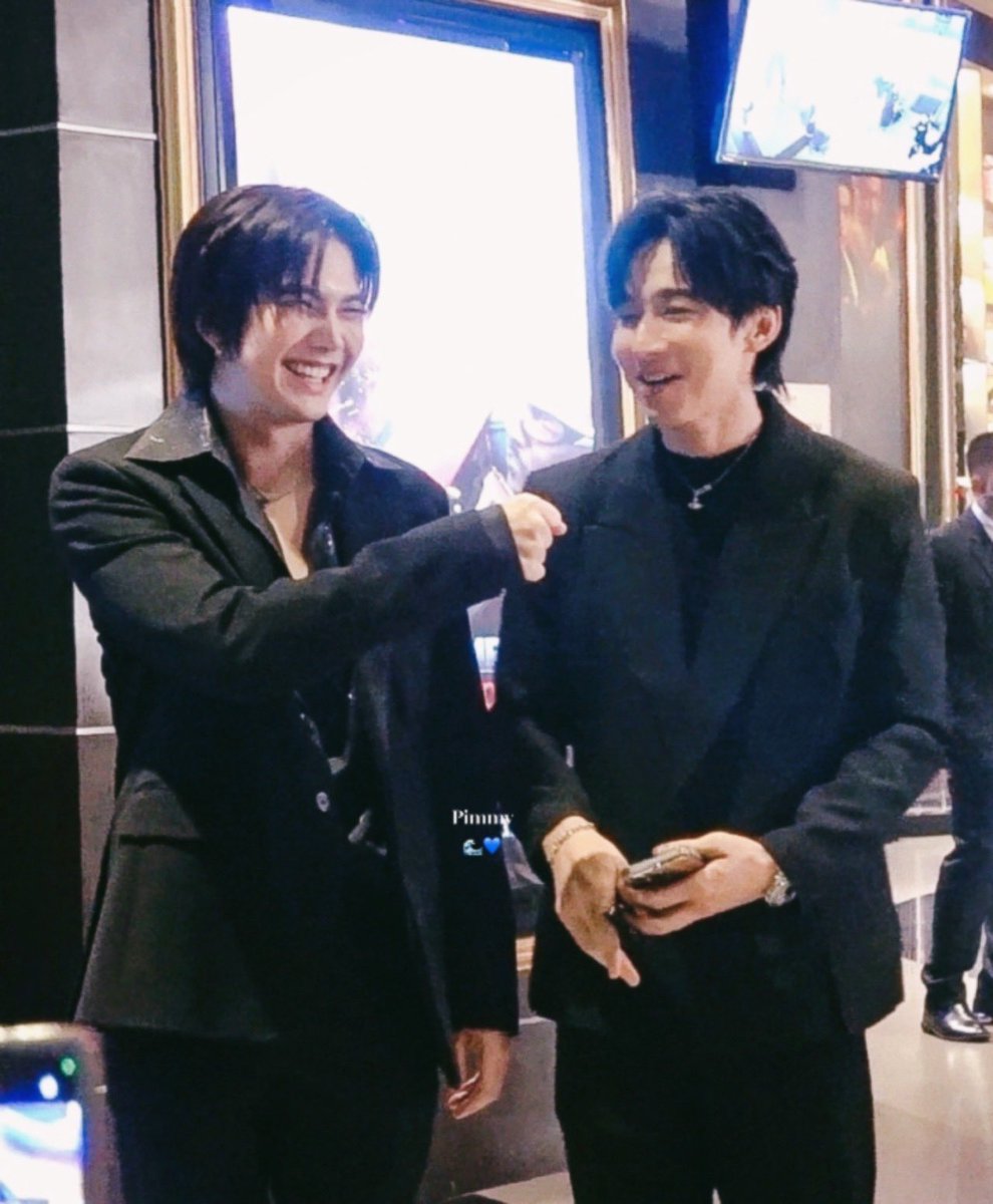 pimmyy_p's tweet photo. ดื้อจริงๆแต่รอยยิ้มสดใสมาก พี่เวฟก็เล่นกับน้องด้วย🥰

#WaveBiu
#WaveBuild
#Buildluve
#Wavekhoo
@JakeB4rever https://t.co/eO8ILVc0jm