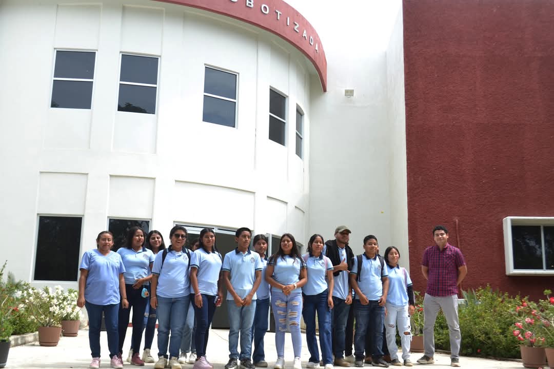 UNCOS_SUNEO's tweet image. El 19 de febrero de 2025,estudiantes del Bachillerato Integral Comunitario No. 24 de Santiago Tetepec visitaron la UNCOS. 
Conocieron nuestras instalaciones y la oferta académica. ¡Esperamos verlos pronto como parte de nuestra comunidad!
 #Pinotepa #SUNEO