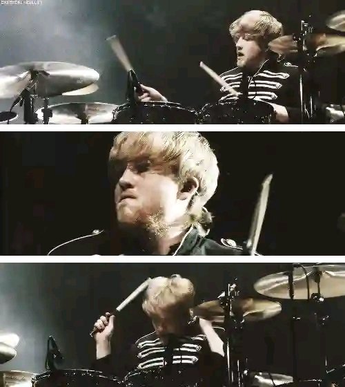 GloriaMin2004's tweet photo. Aveces ni quiero entrar aquí porque solo me trae malos recuerdos, el solo mero hecho de recibir una notificación de esta app me dan ganas de llorar porque solo pienso en que será una publicación de Bob Bryar pero después recuerdo que el ya no está en este mundo, lo extraño mucho https://t.co/USFBHxquEr
