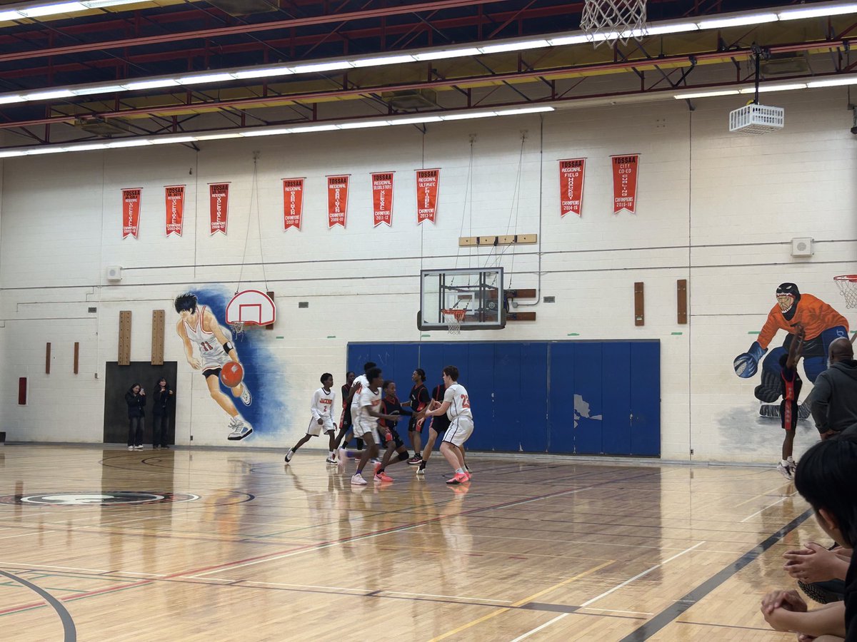ayjacksonss's tweet image. Heart-stopping action on the court! 🏀🔥 AY Jackson and Newtonbrook battled it out in a nail-biting Jr. Boys Basketball final, but AYJ came out on TOP! 💪🏆 A game for the ages; pure hustle, passion, and victory! #Champions #BasketballShowdown @JamesX_Li @pctdsb