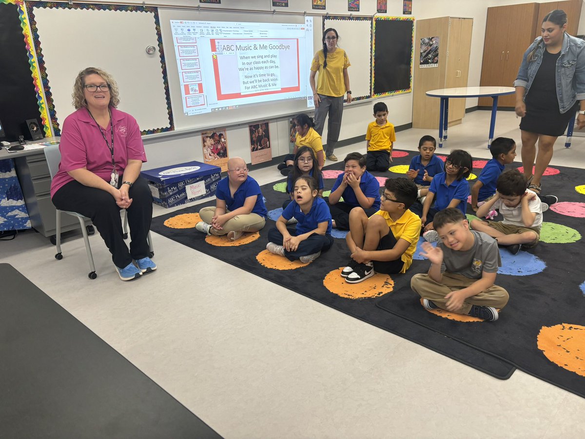 jgomez_CBNES's tweet photo. Loving, selfless, compassionate, inspiring, nurturing ❤️ This is Mrs. Moomaw. She guided me through my middle school years and is now doing AMAZING things with my students. This is not ok. I love you, @WMoomaw_SISD_FA https://t.co/764MHFcBNB
