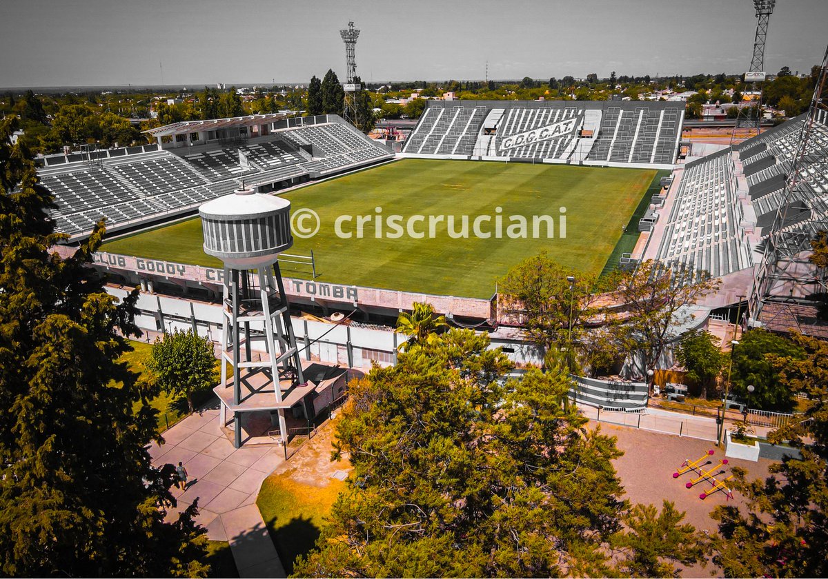 criscruciani5's tweet photo. Feliz día al pueblo bodeguero. Tantas historias, viajes, amigos y familia. Me quedo con Balcarce 477, el lugar donde somos felices. 
Ni un momento ni la eternidad, esto va más allá. 
Nos levantaremos de los tropiezos, como fue toda nuestra historia. 
Gracias Julio por tu ejemplo. https://t.co/80H8MOoGXL