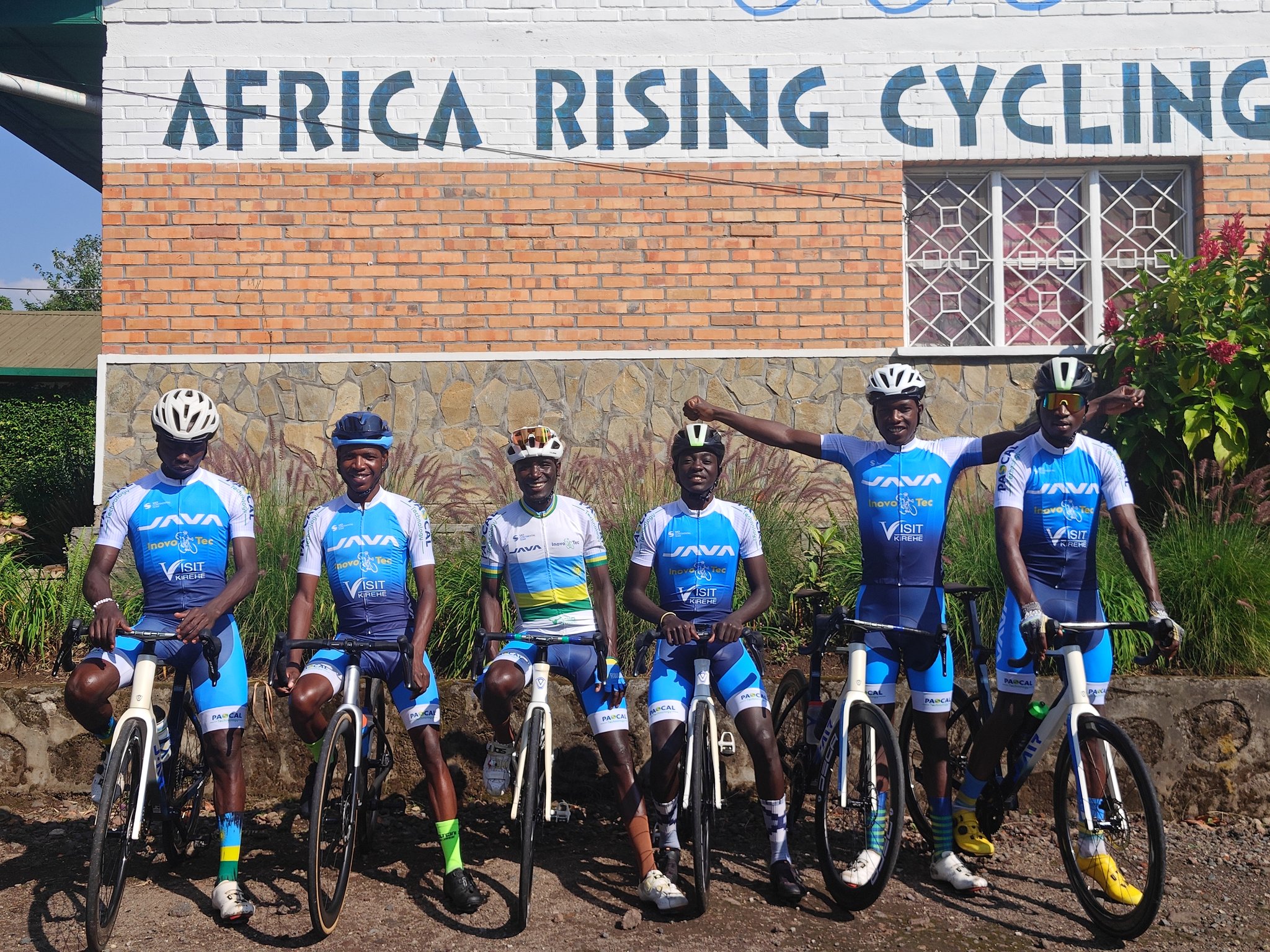 GkSCduPWEAAPaKZ?format=jpg&name=large