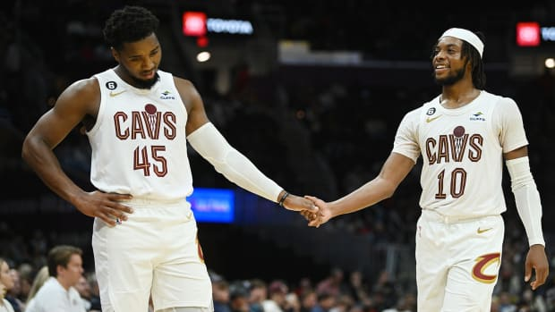 darjusgarland22's tweet photo. Hey, I wonder what the Cleveland Cavaliers record is?
 
The Cleveland Cavaliers record: https://t.co/PUthWO2CVI