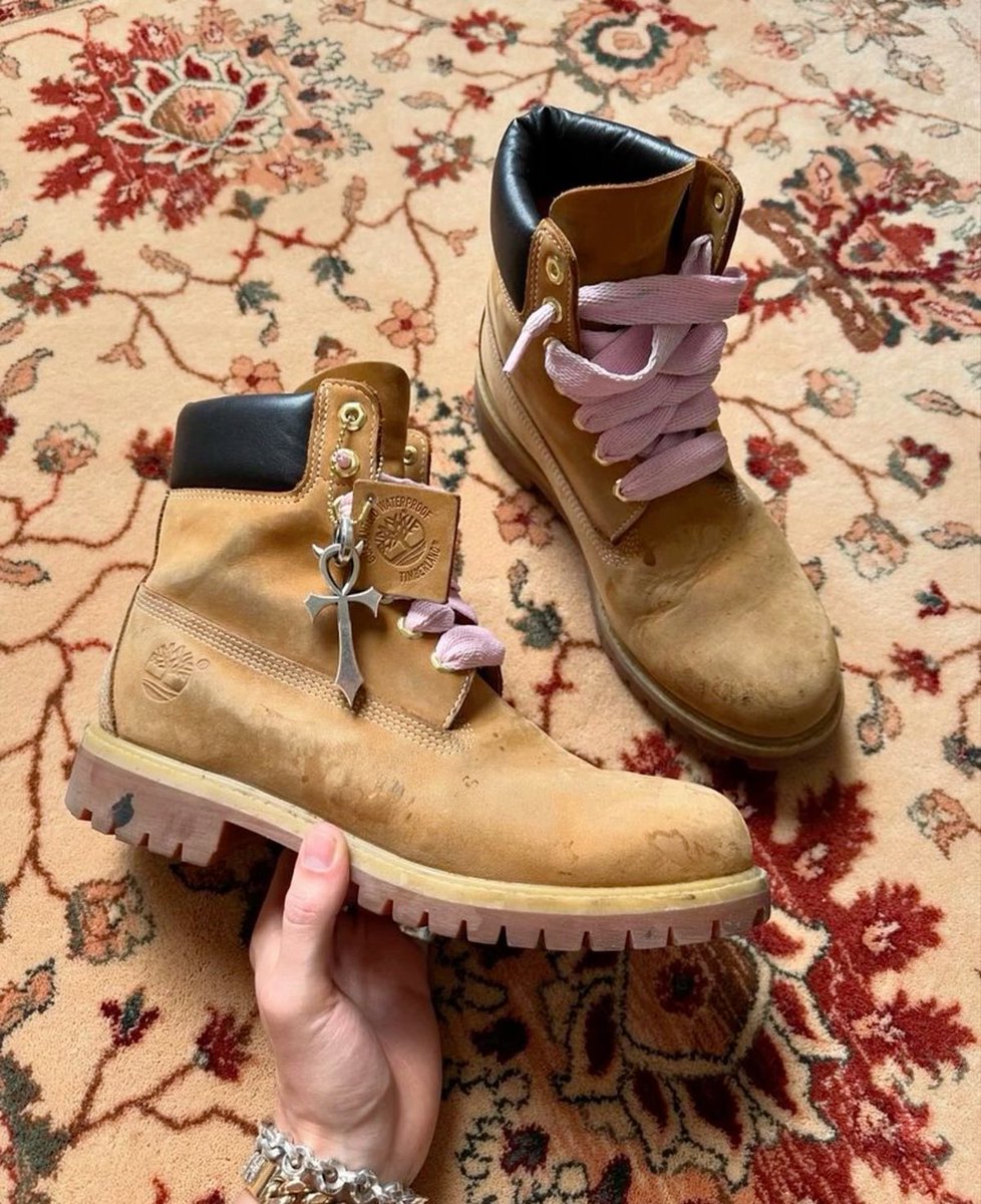 Mukeshsutharr11's tweet image. “Timberland boots weren’t just made for style they were built for workers braving New England’s toughest conditions. The original ‘Yellow Boot’ debuted in 1973 with fully waterproof construction, changing the game forever. Rugged, timeless, and still iconic #Timberland #BootGame”