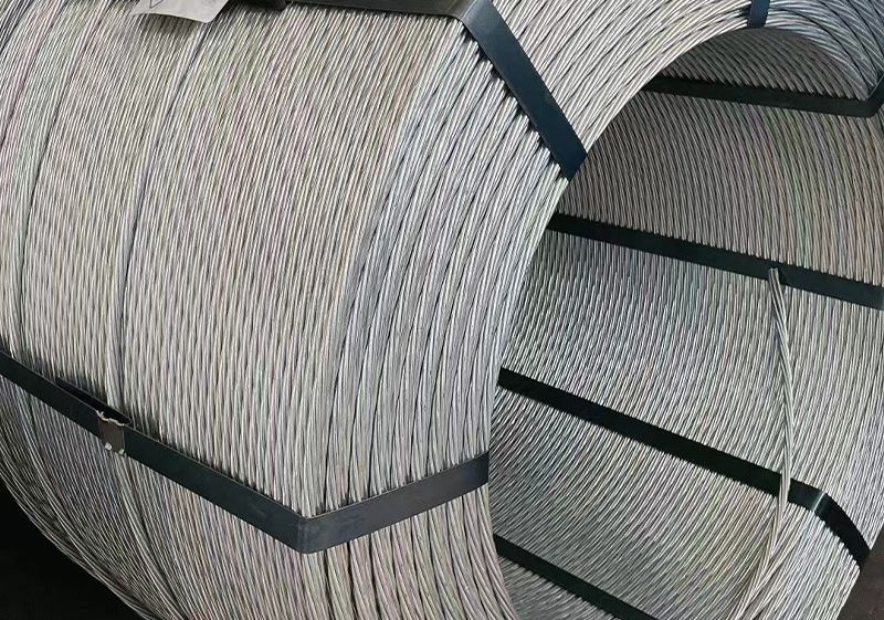 YuanxianM49282's tweet image. High-strength, low-relaxation, and superior fatigue resistance—Galvanized PC Strand delivers long-term performance for demanding projects! 🔩💪 #GalvanizedSteel #PCStrand #Engineering #Construction #SteelWire #BridgeBuilding #MarineStructures #StructuralSupport #BuildingSolutions