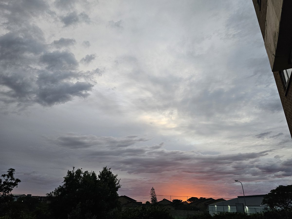 beaulababes's tweet photo. @MorningLiveSABC @JoelGuyWeather Good morning.  Cloudy skies over Port Elizabeth https://t.co/LDhrlriPud